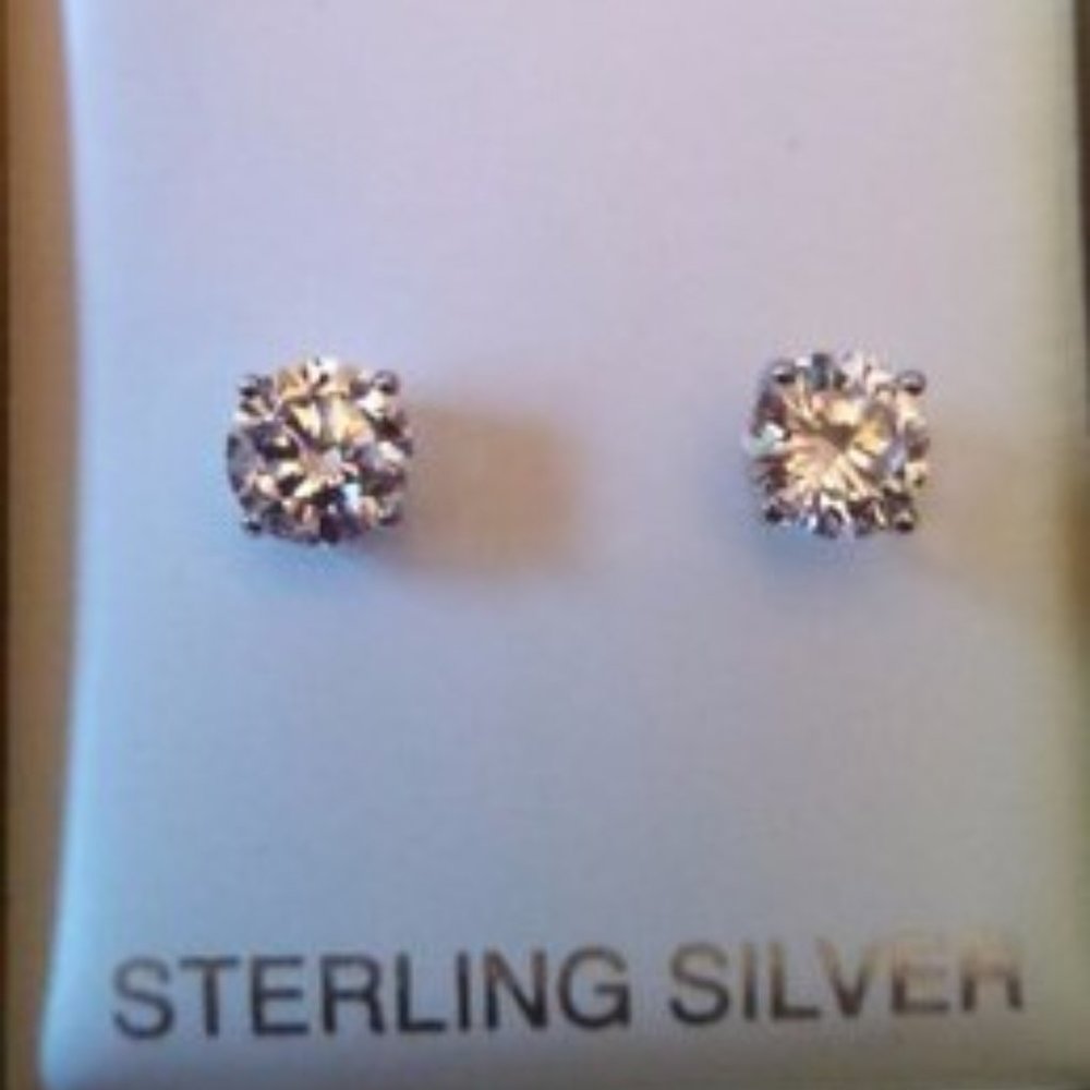 ***SATISFACTION GUARANTEED*** .925 Sterling Silver CZ Diamond Stud Earrings - Picture 5 of 10